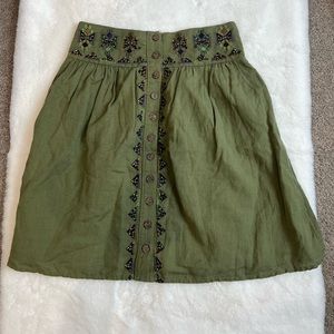 Maeve green linen/cotton skirt with colorful embroidery.  Size 4